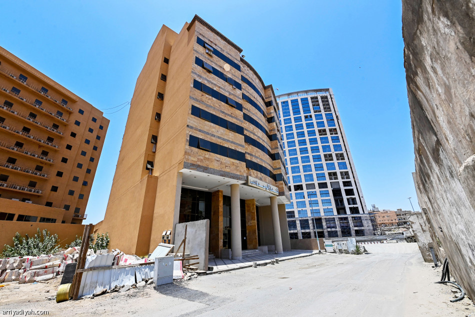 الوحدة.. 
فندق ومستودع