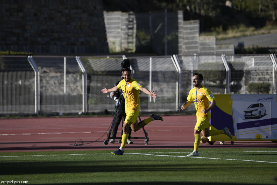 العين يصعد 3 مراكز  برباعية أحد