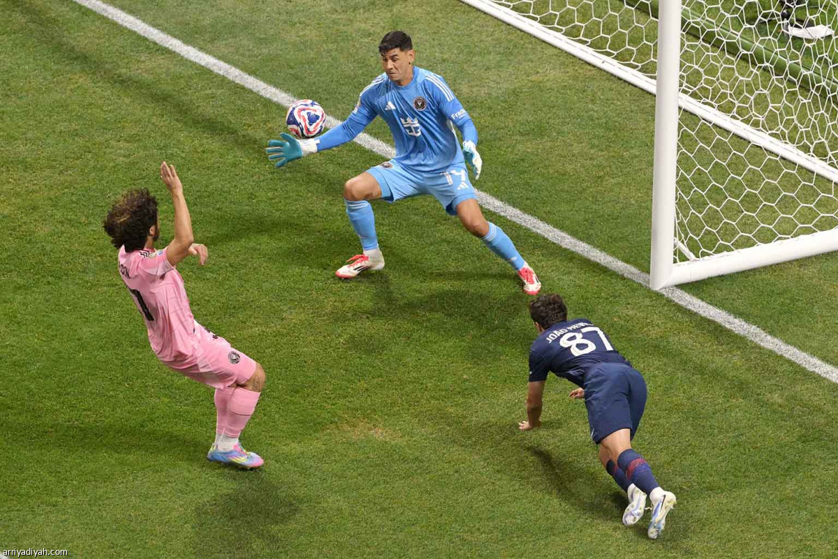 استعراض باريسي