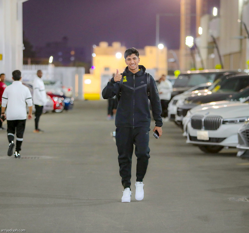 مينا وآرون 
يغيران الخطة