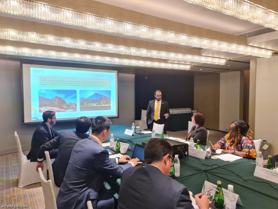 المزيني يستعرض تطور الرياضة الجامعية السعودية