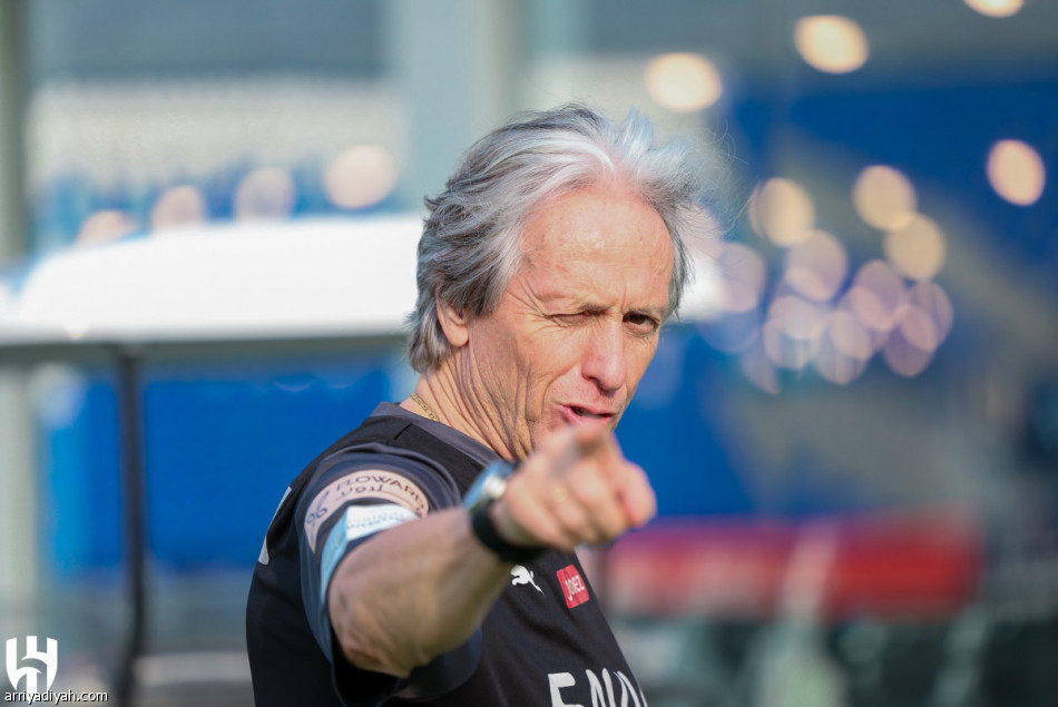 الهلال.. «عضلة الساق» تبعد الشهراني والفرج يعود