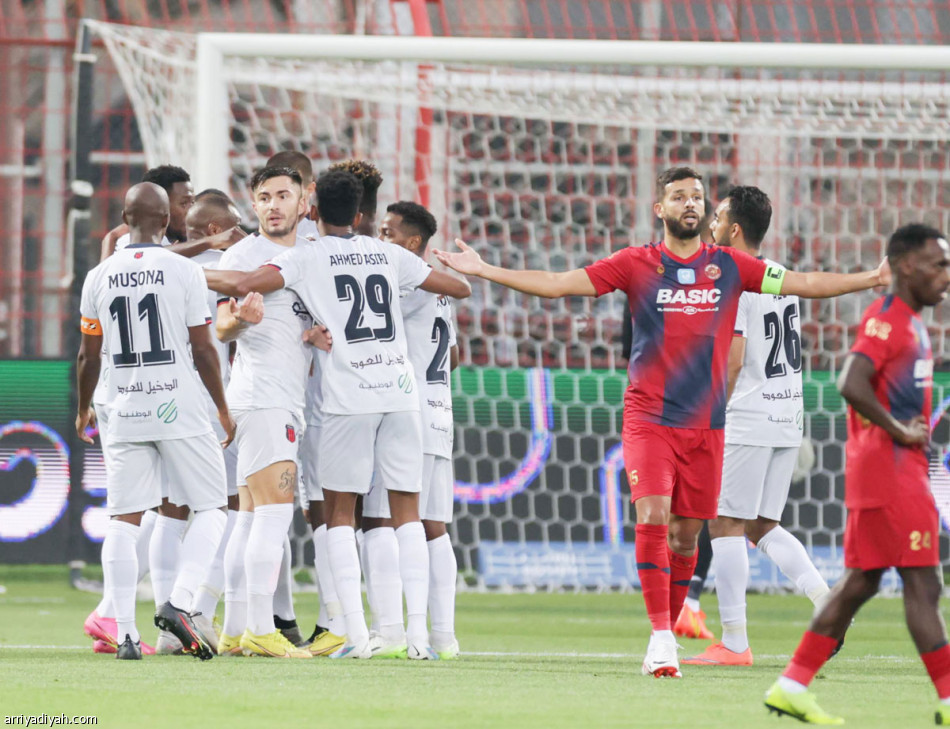 بالثنائية الأولى..
العمار ينقذ ضمك