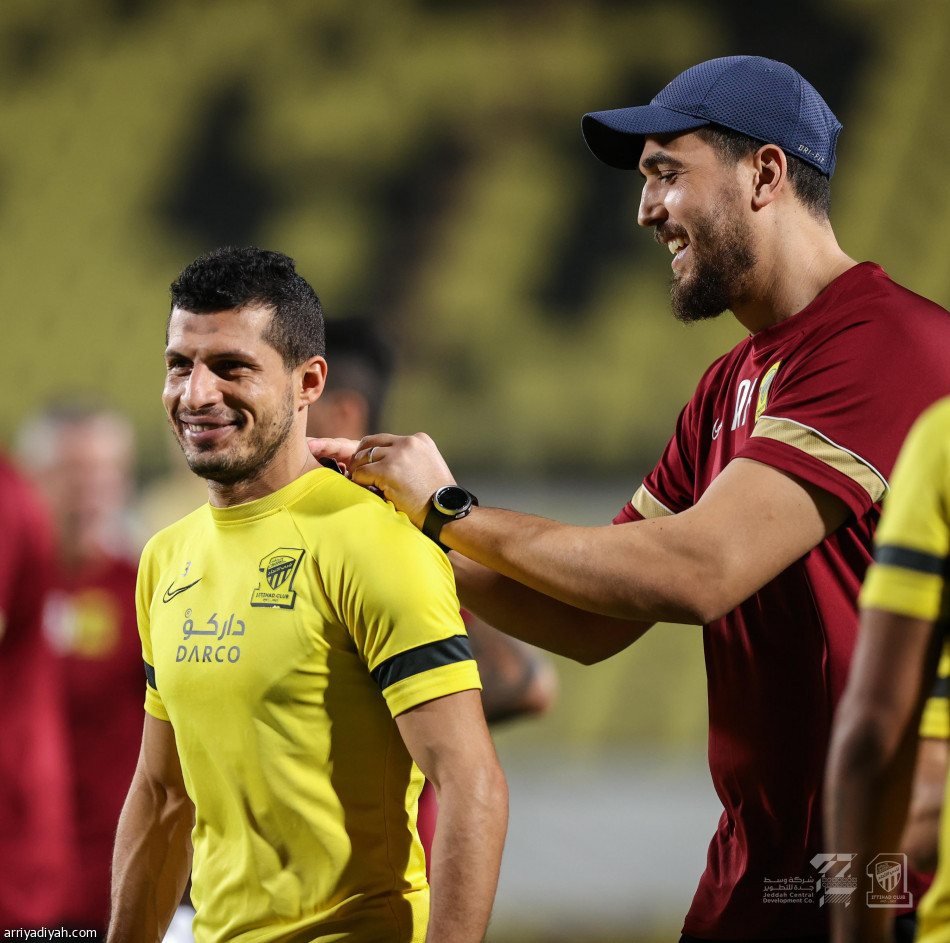 بصفوف مكتملة.. 
الاتحاد يستأنف