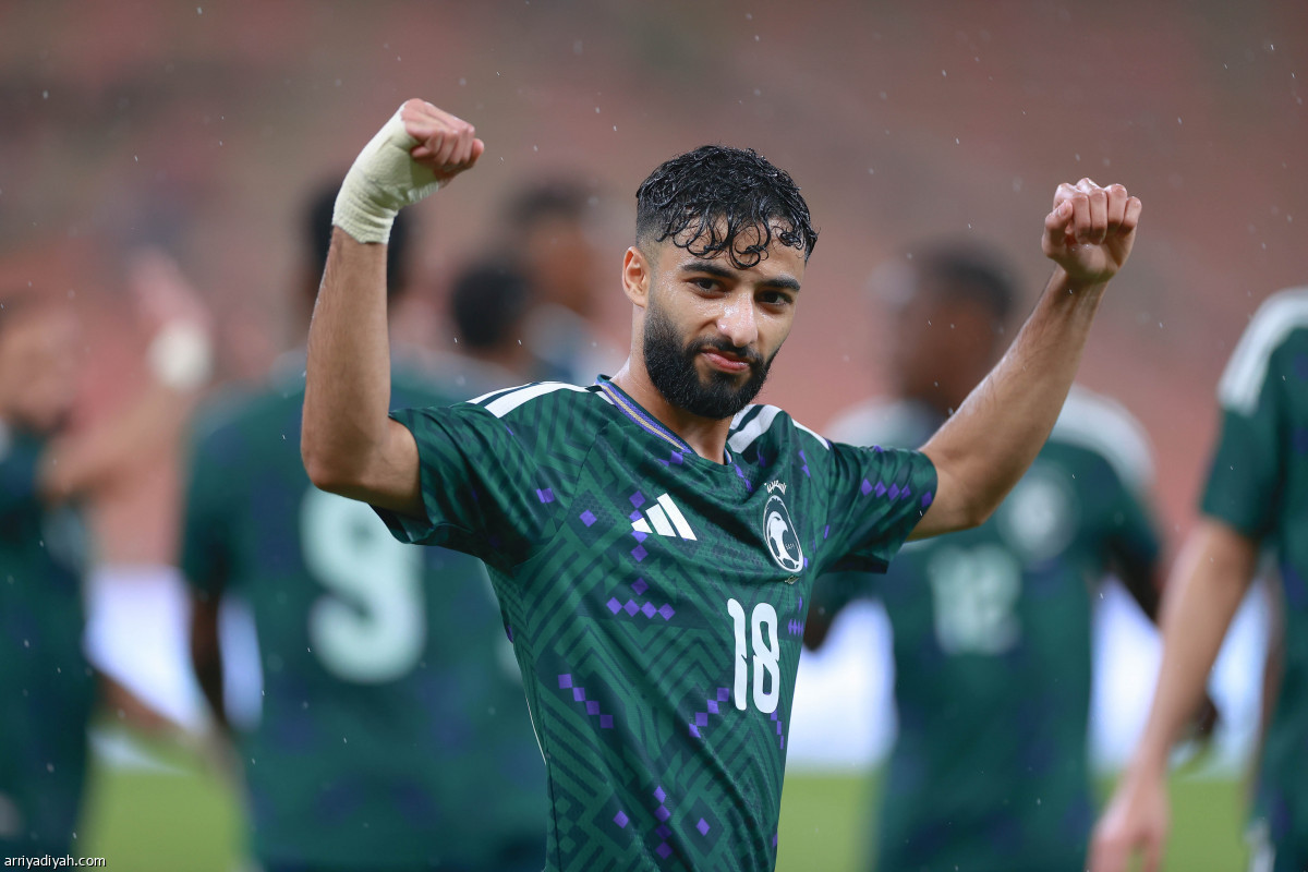 المنتخب يفوز