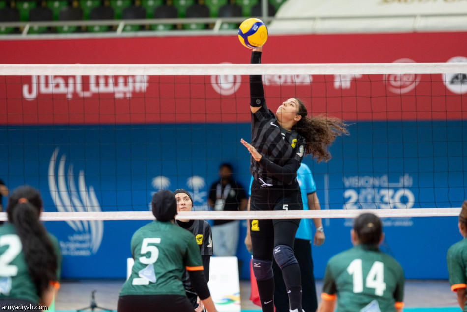 دورة الألعاب السعودية.. سيدات الهلال يكسبن النصر في الطائرة