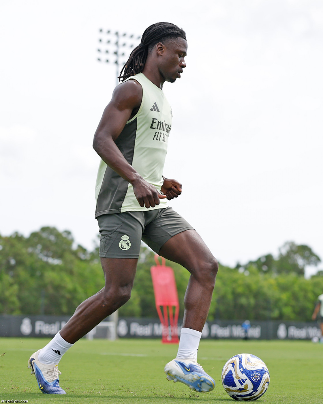 مدريد يضع لمسات باريس