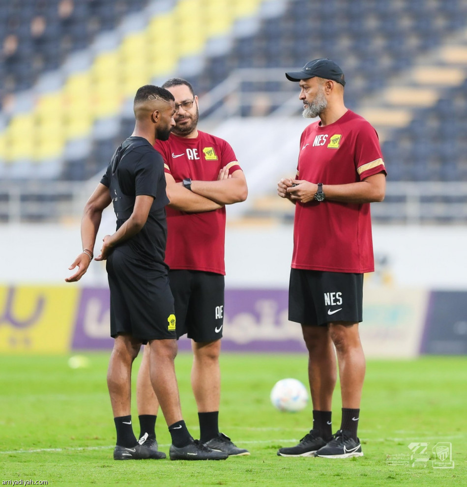 كورنادو وشراحيلي ينعشان الاتحاد