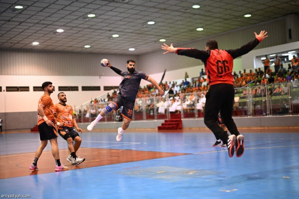 الخليج ينفرد بصدارة ممتاز اليد