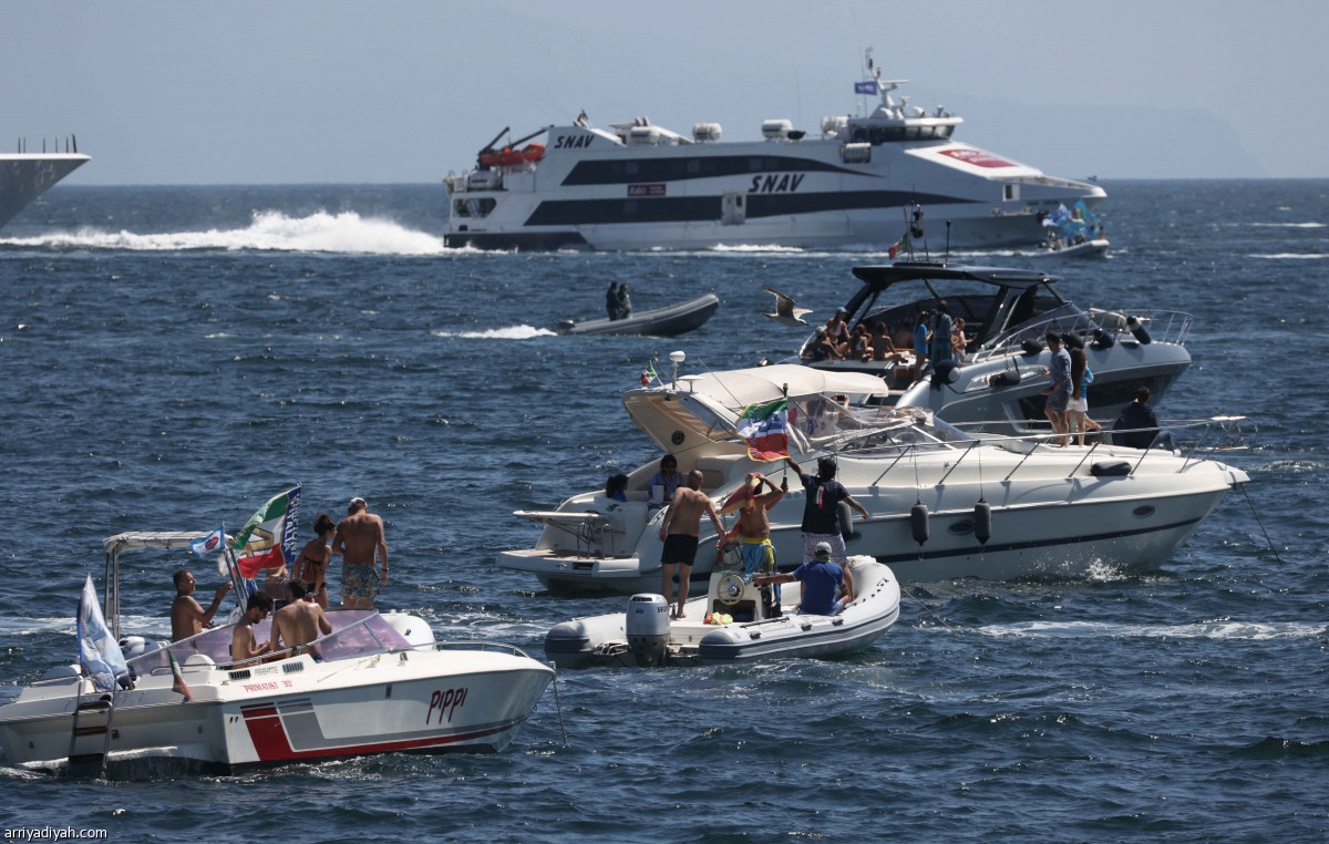 نابولي تزف الأبطال