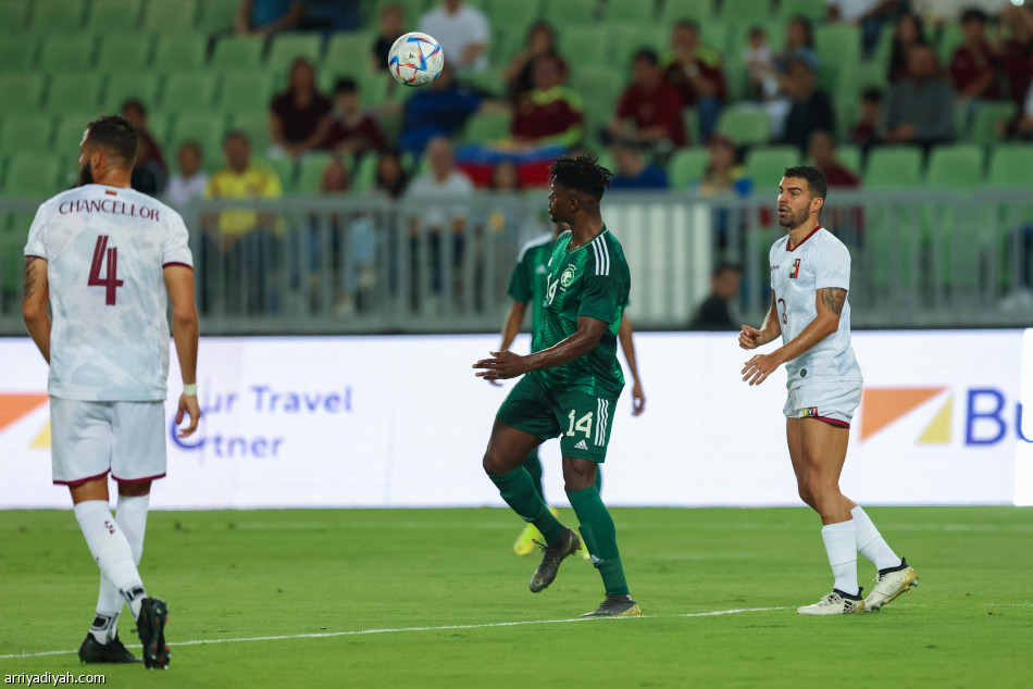 الأخضر يفتتح تجريبيات 2023 بخسارة فنزويلا