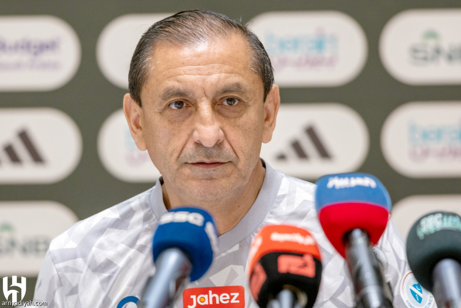 وسط الهلال..
ماريجا و«ثعبان»