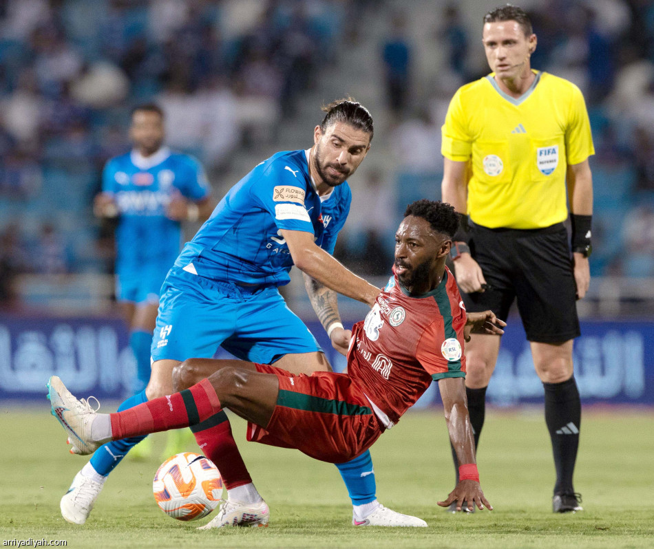 26% انتصارات
الأزرق بثنائية