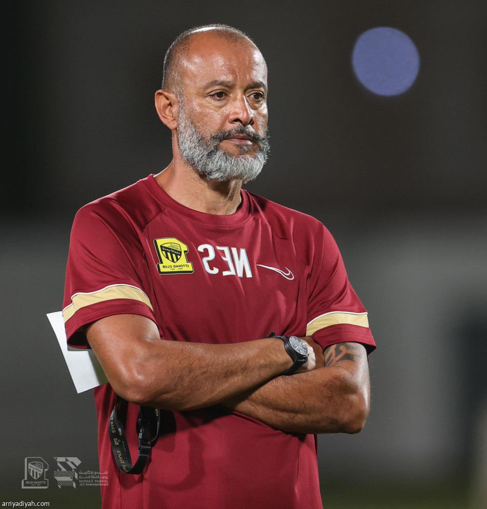 الاتحاد 
يعسكر بـ 8 أجانب