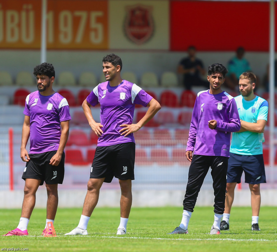 ميشنيفيتش ينطلق مع أبها في إزميت