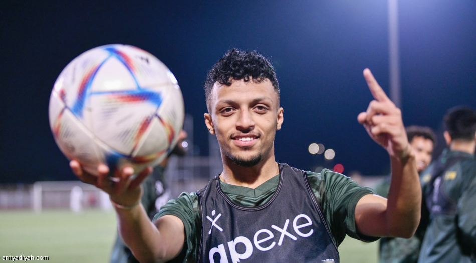 إيمانويل
ينشد استعادة التفوق