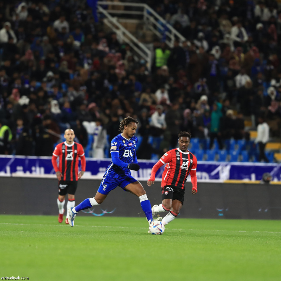 الرائد يخطف نقطة ثمينة من الهلال