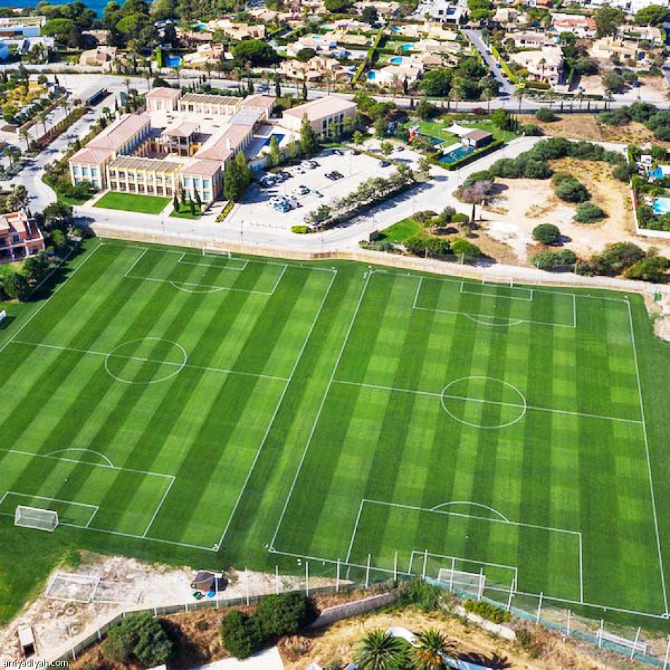 القناع الإيطالي
يحارب إصابات «الأخضر»