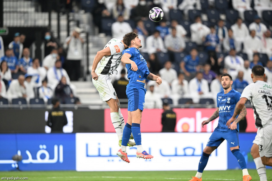 الهلال لا يتوقف
