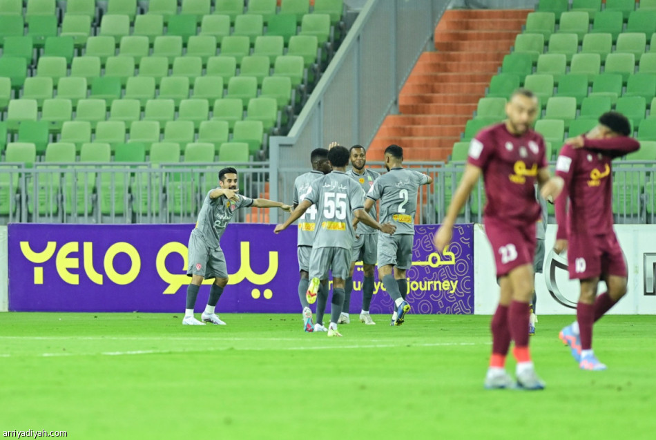 جدة يسقط  في داره بثنائية العربي