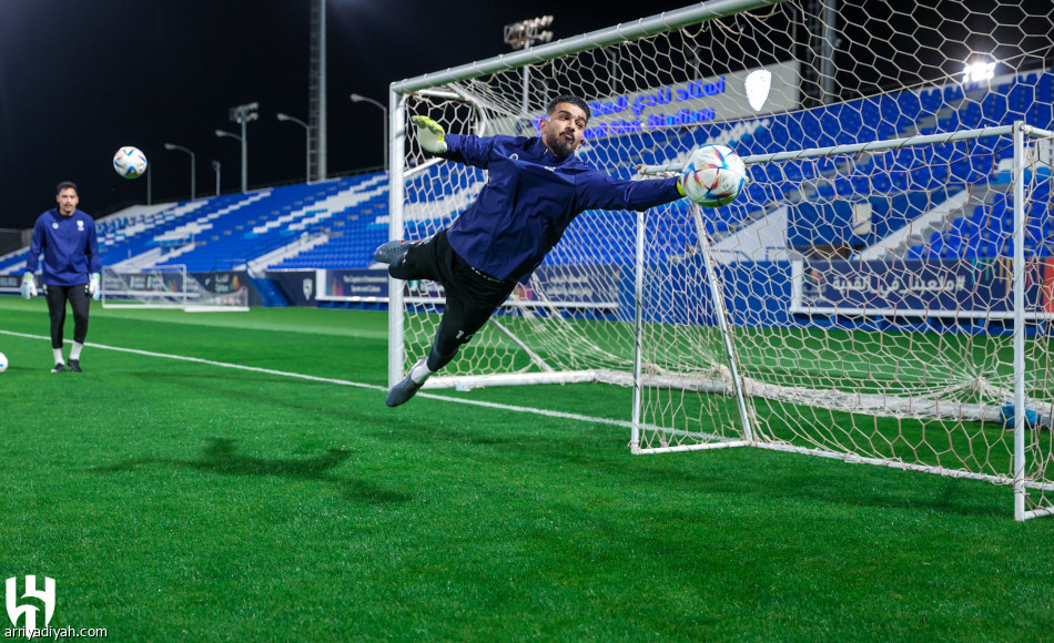 الهلال.. فييتو يلامس الكرة