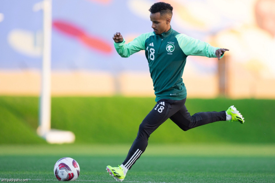 الأخضر يختتم تحضيرات عُمان