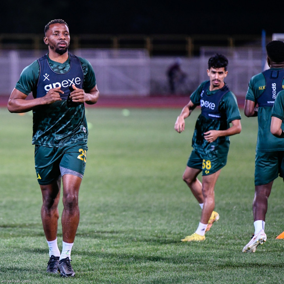 إيمانويل يرسم مخطط الخليج أمام الهلال