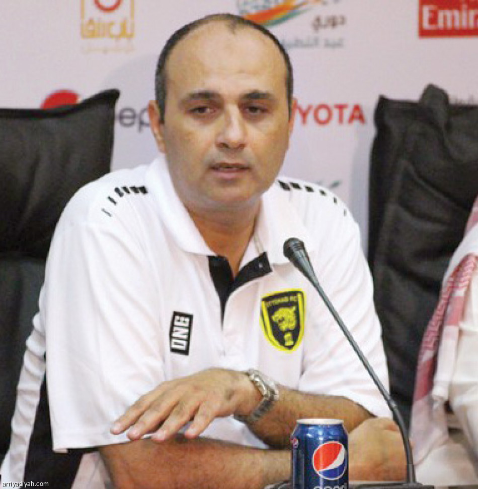 وسط الهلال..
ماريجا و«ثعبان»