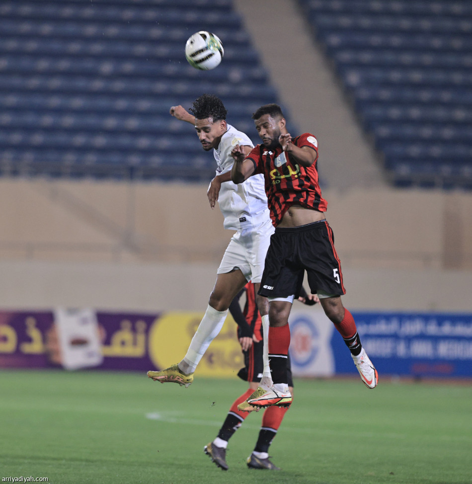 الرياض يحبط الساحل  بـ«هاتريك قاتل»