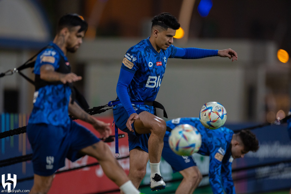 قبل نيوكاسل.. الهلال يتأهب بمناورة