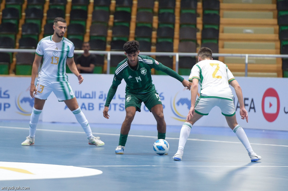 الأخضر يتعادل مع الجزائر في افتتاح «عربية» الصالات
